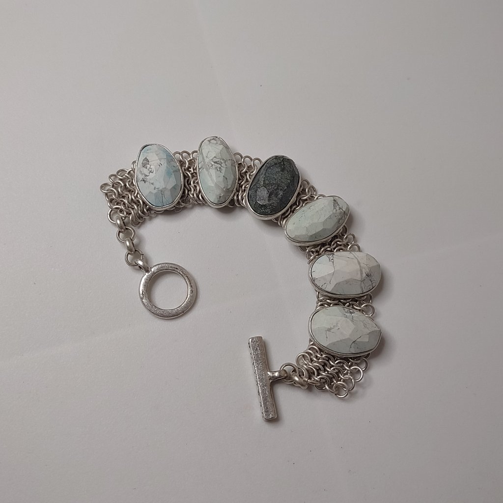 Kenneth Cole Reaction Stone And Silver Tone Metal Bracelet 19$